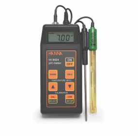  Handheld pH/Temperature Meter HI8424	